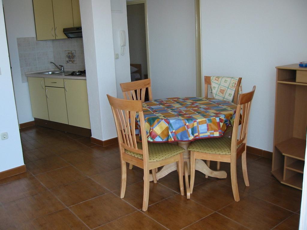 Apartments Waterfront Ivan Podgora Ruang foto